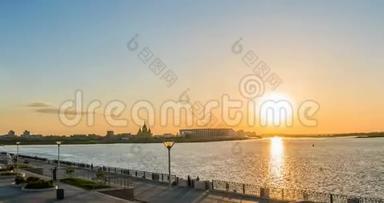 诺夫哥罗德，俄罗斯。 白天时间流逝，伏尔加河的景色，奥卡河和伏尔加河的汇合点，诺夫哥罗德尼河